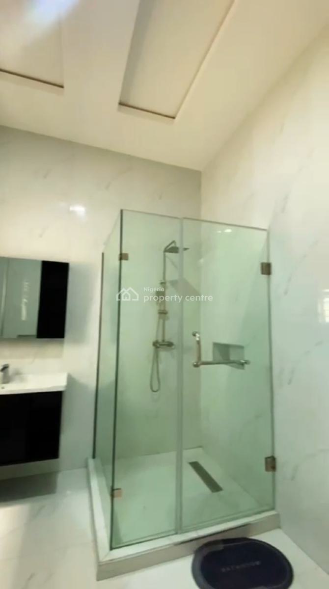 5 Rooms Functioning Hotel, Omole Phase 1, Ikeja, Lagos, Hotel / Guest House for Sale