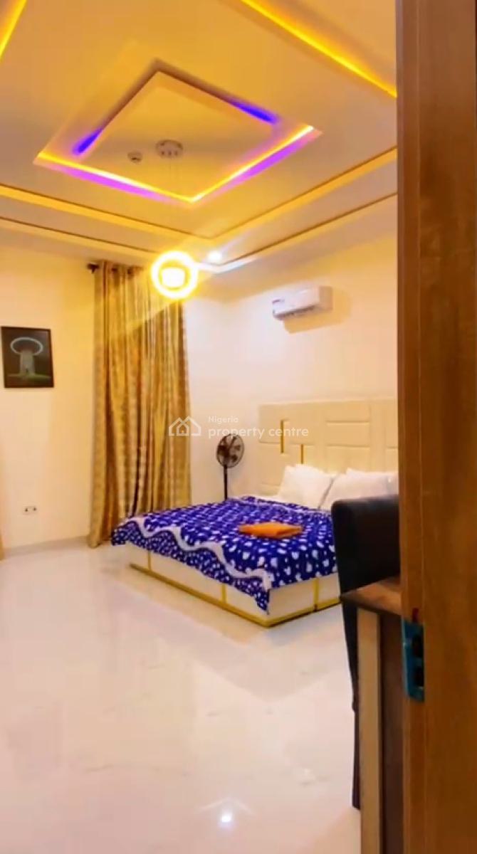 5 Rooms Functioning Hotel, Omole Phase 1, Ikeja, Lagos, Hotel / Guest House for Sale