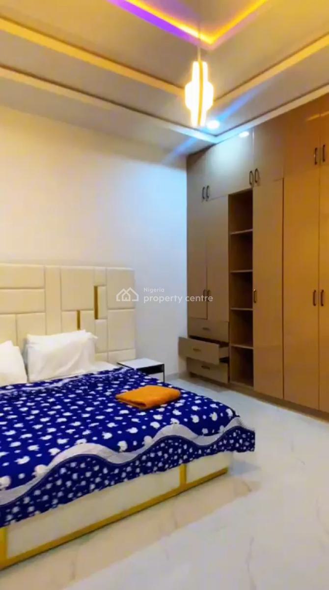 5 Rooms Functioning Hotel, Omole Phase 1, Ikeja, Lagos, Hotel / Guest House for Sale