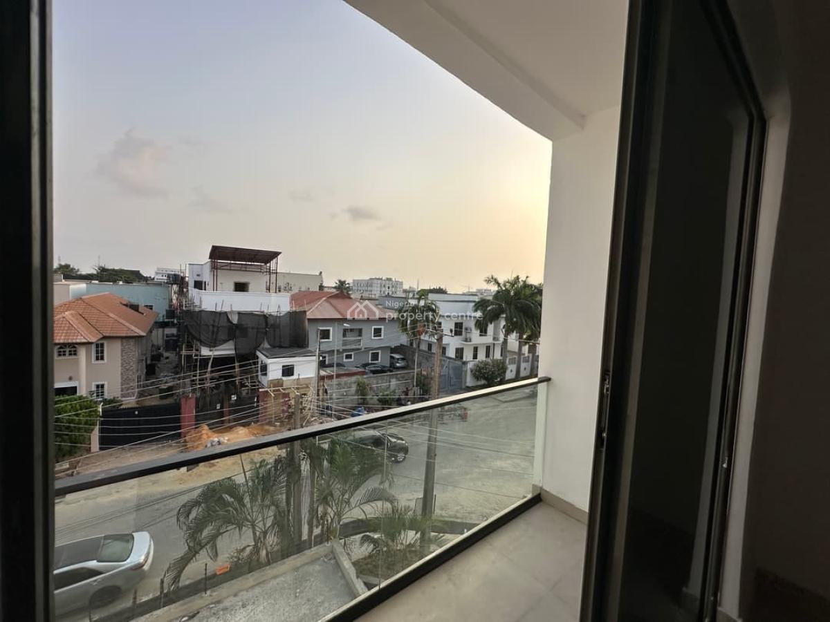 3 Bedrooms with a Bq, Lekki Phase 1, Lekki, Lagos, Flat / Apartment for Rent