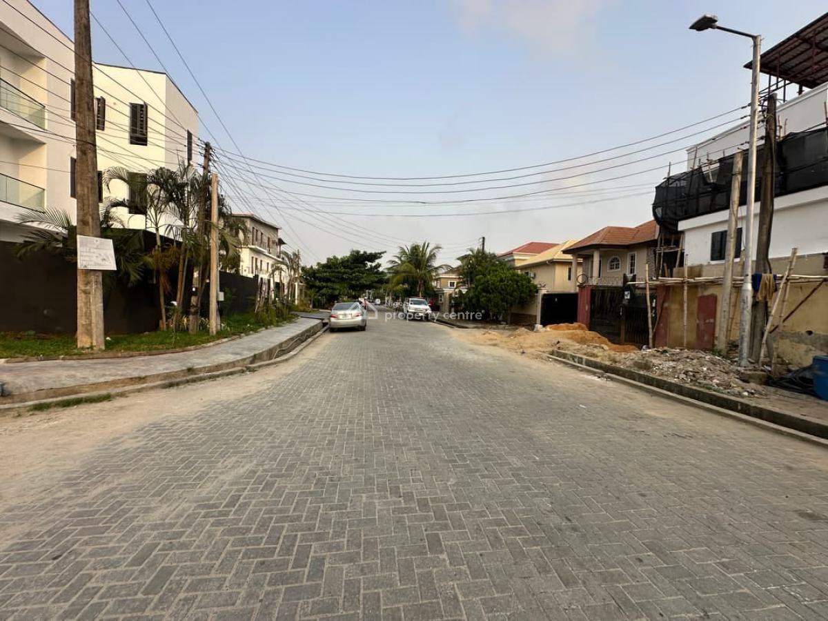 3 Bedrooms with a Bq, Lekki Phase 1, Lekki, Lagos, Flat / Apartment for Rent