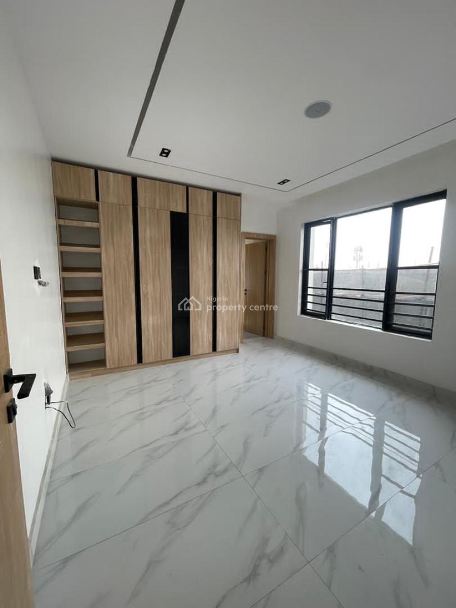 Spacious  2 Bedroom Apartment with Gym & Swimming Pool, Lekki Phase 1, Lekki, Lagos, Flat / Apartment for Sale