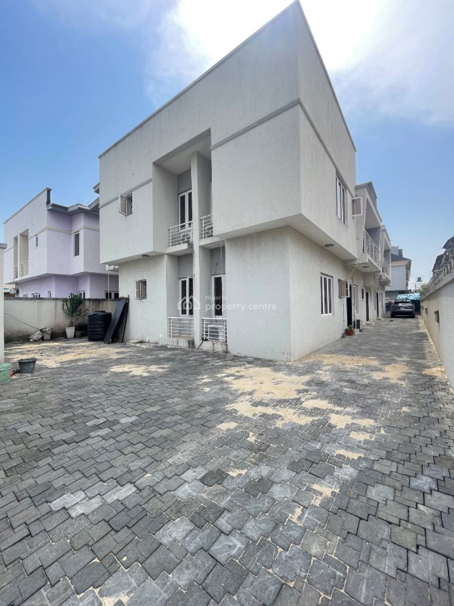 Lovely 3bedrooms Flat All Rooms En-suite at Lekki Phase 1, Lekki Right By Pinnacle, Lekki Phase 1, Lekki, Lagos, Flat / Apartment for Rent