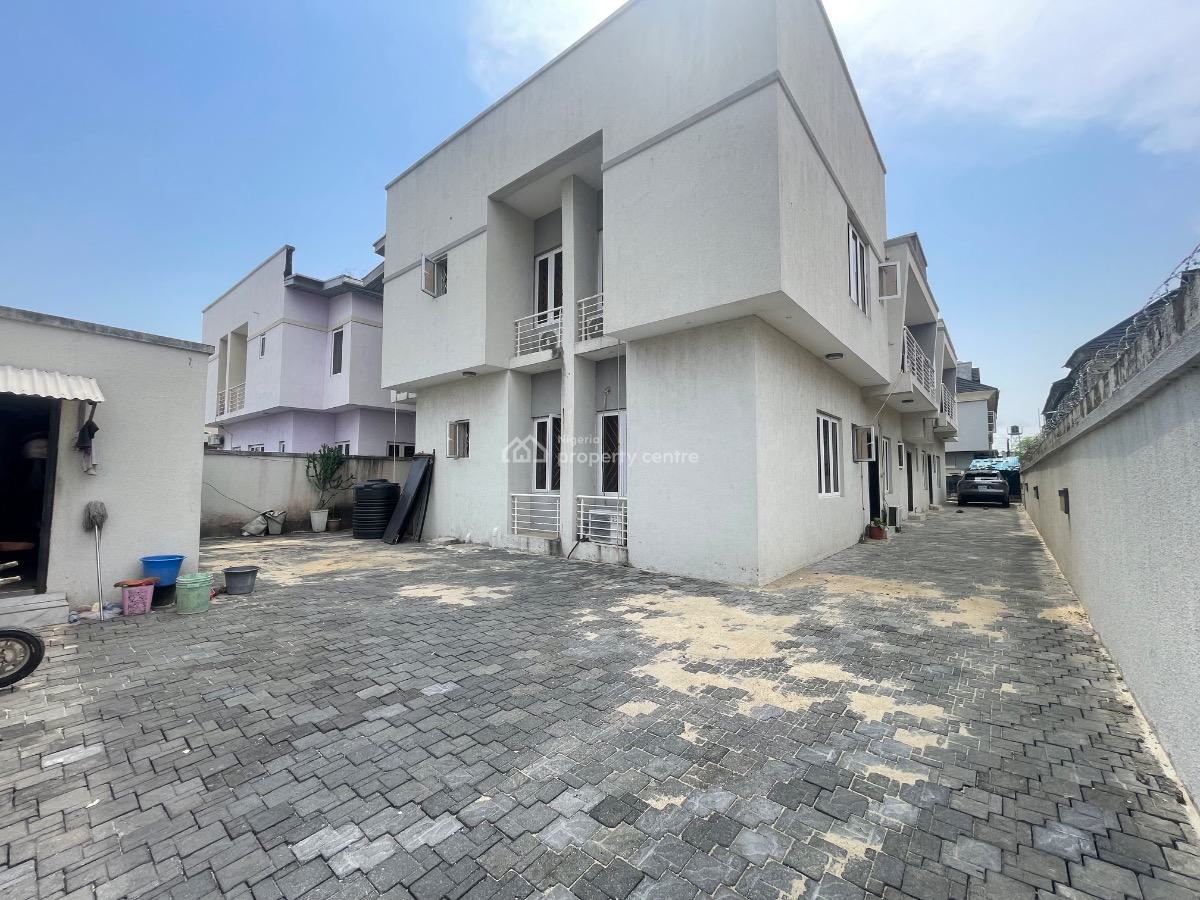 Lovely 3bedrooms Flat All Rooms En-suite at Lekki Phase 1, Lekki Right By Pinnacle, Lekki Phase 1, Lekki, Lagos, Flat / Apartment for Rent