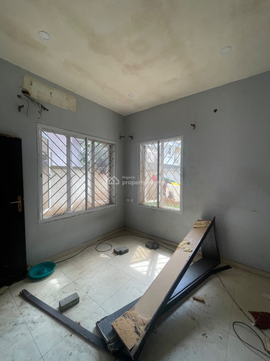 Lovely 3bedrooms Flat All Rooms En-suite at Lekki Phase 1, Lekki Right By Pinnacle, Lekki Phase 1, Lekki, Lagos, Flat / Apartment for Rent