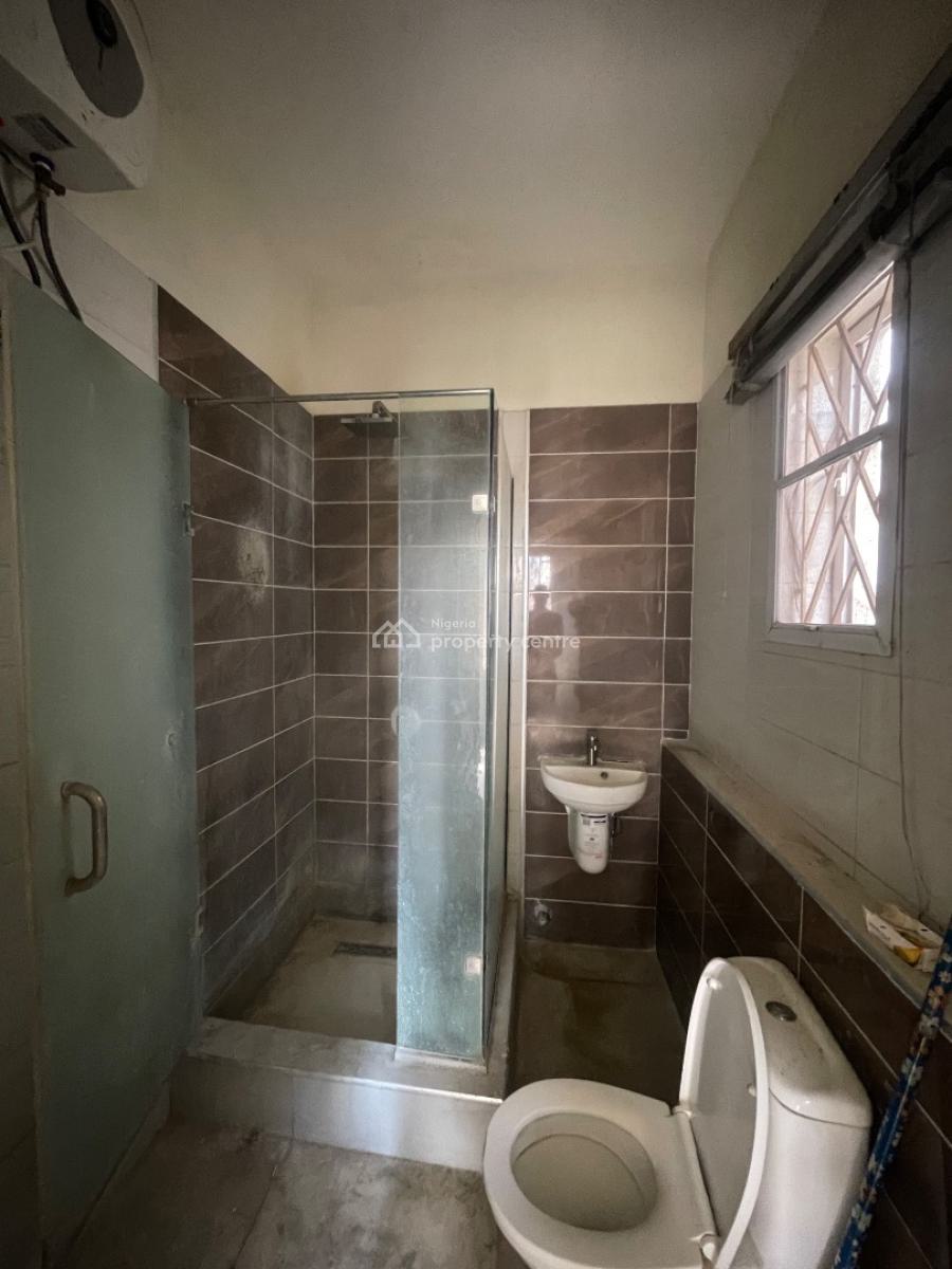 Lovely 3bedrooms Flat All Rooms En-suite at Lekki Phase 1, Lekki Right By Pinnacle, Lekki Phase 1, Lekki, Lagos, Flat / Apartment for Rent