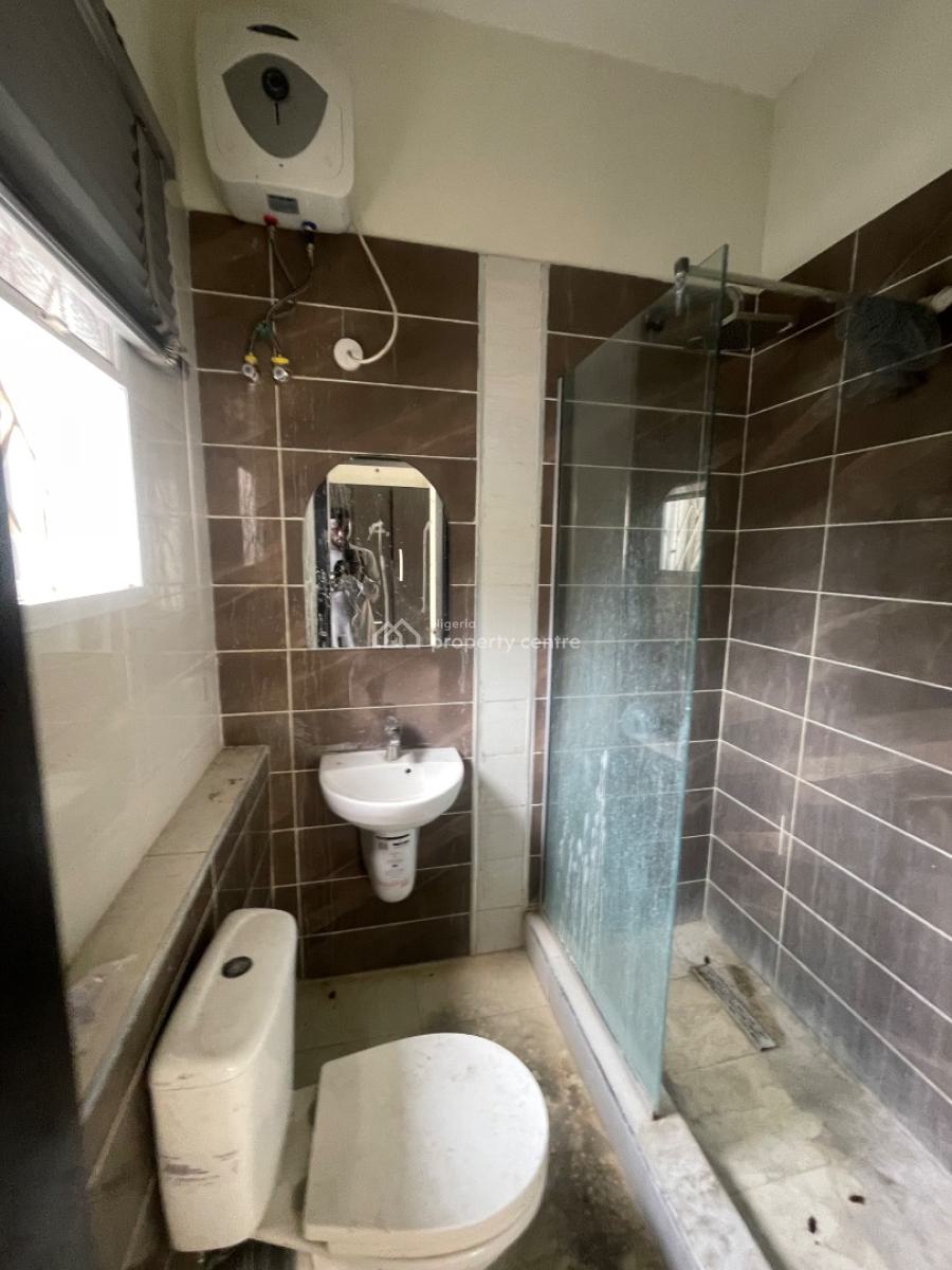 Lovely 3bedrooms Flat All Rooms En-suite at Lekki Phase 1, Lekki Right By Pinnacle, Lekki Phase 1, Lekki, Lagos, Flat / Apartment for Rent