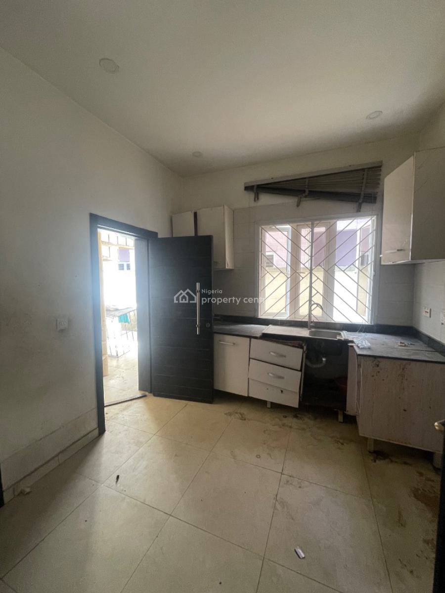 Lovely 3bedrooms Flat All Rooms En-suite at Lekki Phase 1, Lekki Right By Pinnacle, Lekki Phase 1, Lekki, Lagos, Flat / Apartment for Rent