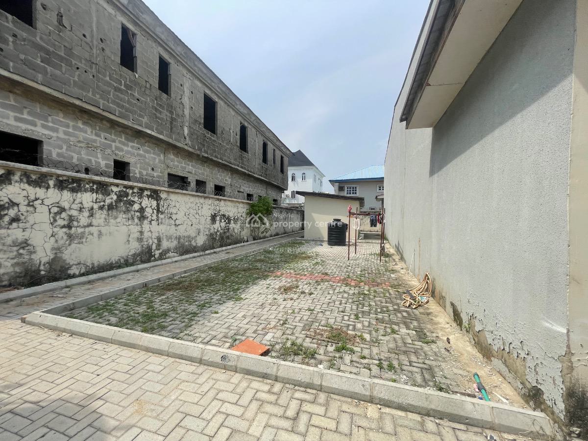 1000sqm Warehouse with 4rooms Office and 3rooms Bq at Lekki Phase 1, Lekki Phase 1, Lekki, Lagos, Warehouse for Rent