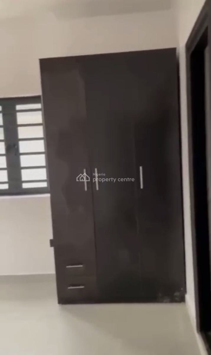 Standard Spacious Well Finished 2 Bedroom Apartment, Shomolu, Lagos, Flat / Apartment for Rent