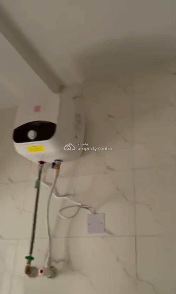 Standard Spacious Well Finished 2 Bedroom Apartment, Shomolu, Lagos, Flat / Apartment for Rent