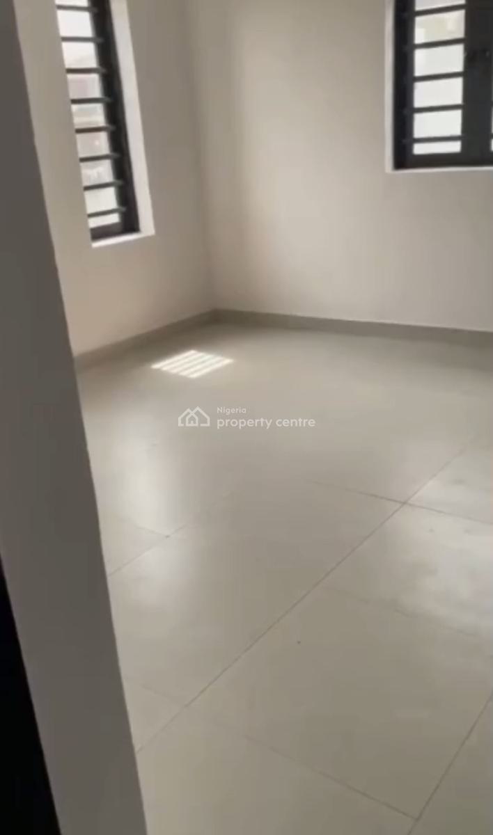 Standard Spacious Well Finished 2 Bedroom Apartment, Shomolu, Lagos, Flat / Apartment for Rent