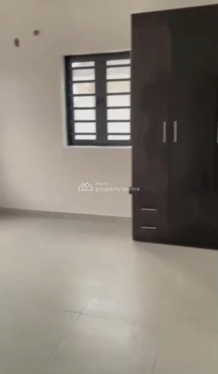 Standard Spacious Well Finished 2 Bedroom Apartment, Shomolu, Lagos, Flat / Apartment for Rent