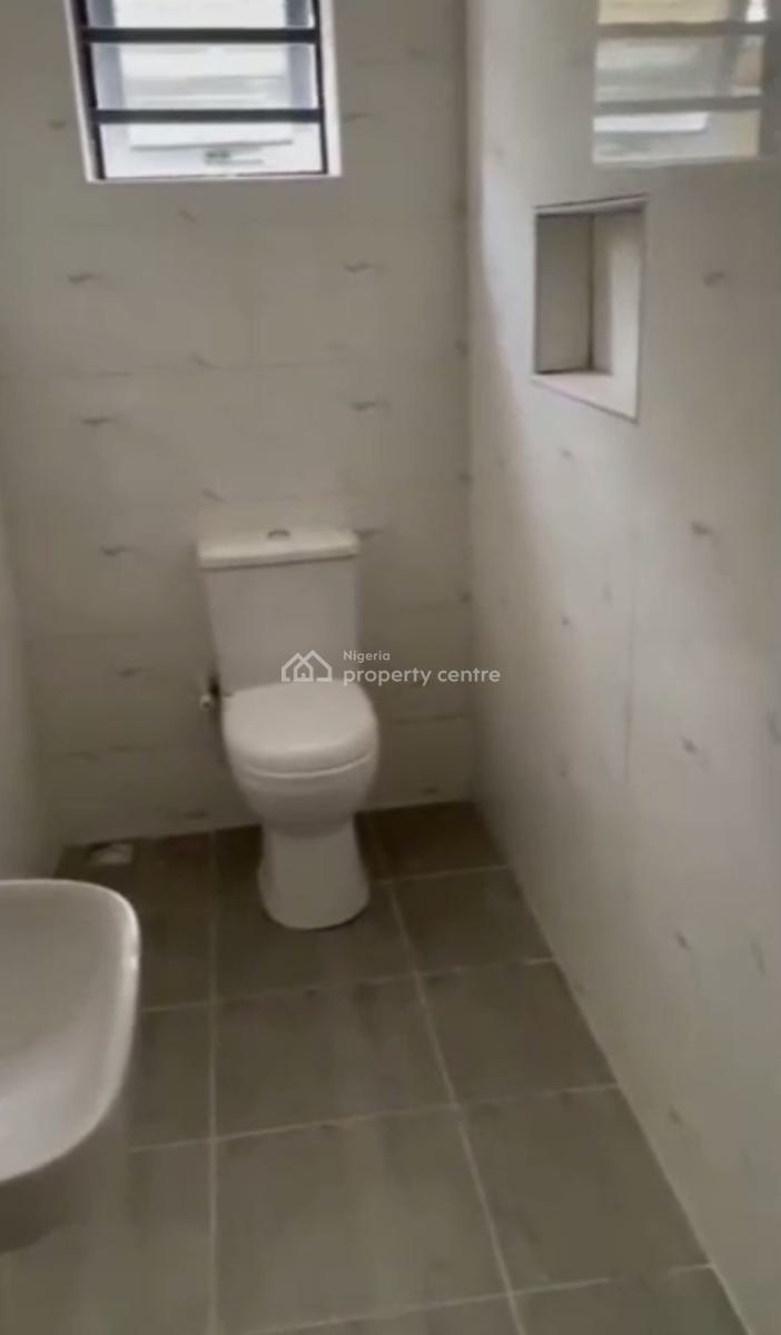 Standard Spacious Well Finished 2 Bedroom Apartment, Shomolu, Lagos, Flat / Apartment for Rent