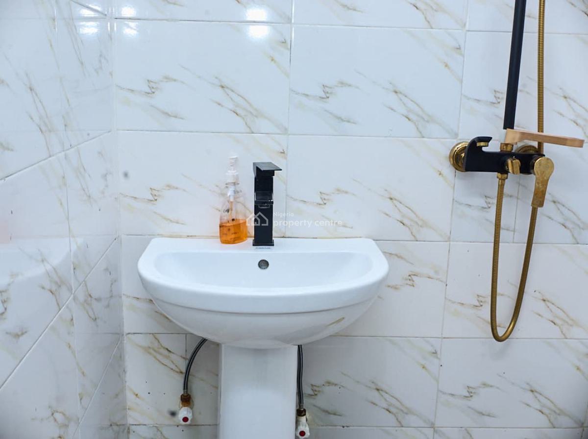 Luxurious 1bedroom with Pool, Egbeda, Alimosho, Lagos, Flat / Apartment Short Let