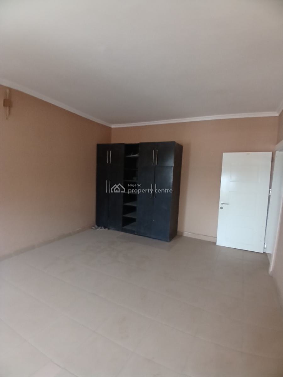 Well Renovated 4 Bedroom Block of Flat, Diplomatic Zone, Asokoro District, Abuja, House for Rent