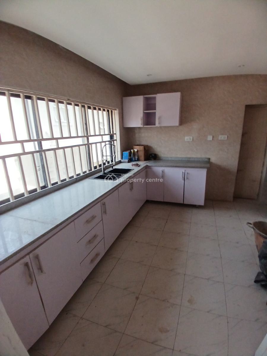 Well Renovated 4 Bedroom Block of Flat, Diplomatic Zone, Asokoro District, Abuja, House for Rent