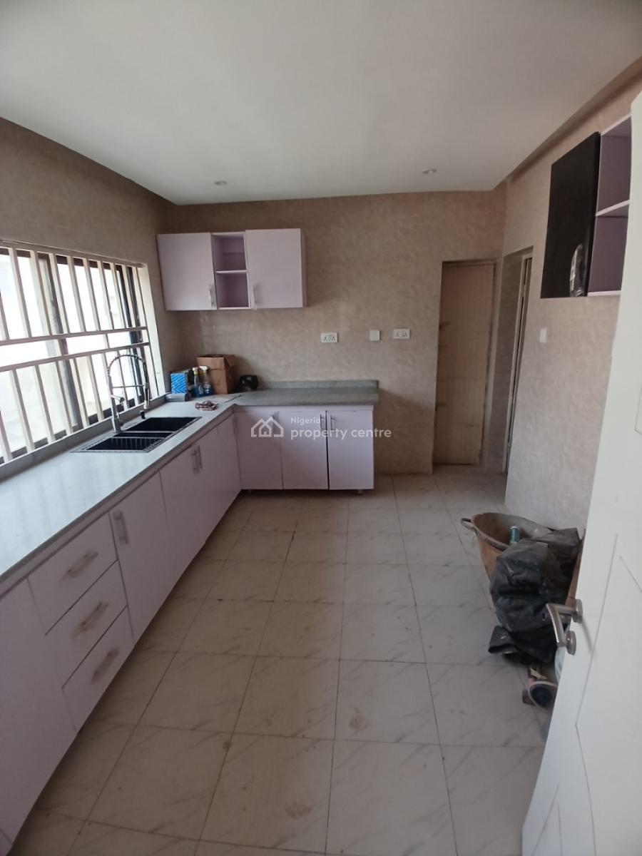 Well Renovated 4 Bedroom Block of Flat, Diplomatic Zone, Asokoro District, Abuja, House for Rent