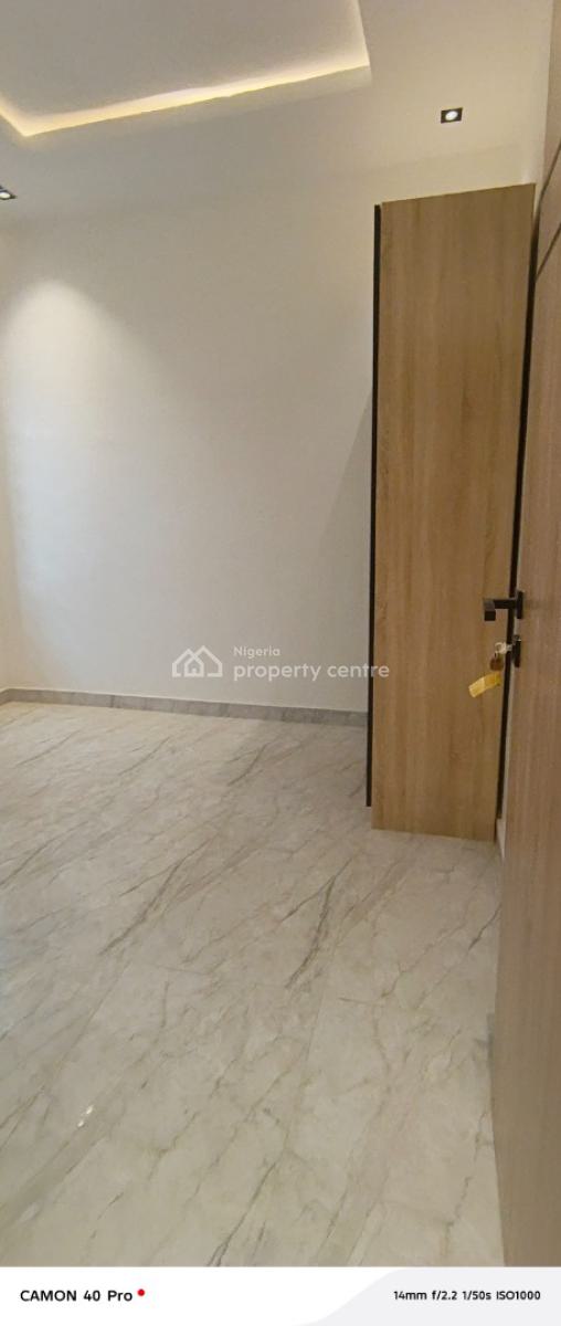 a Room Shared Apartment in Spg Road By Ologolo, South Lake Estate, Lekki, Lagos, Self Contain (single Rooms) for Rent