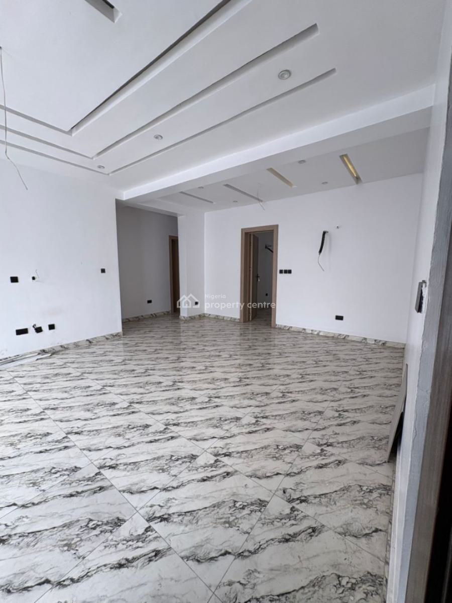 Well-renovated 3-bedroom Apartment with Laundry Room, Lekki, Lagos, Flat / Apartment for Sale