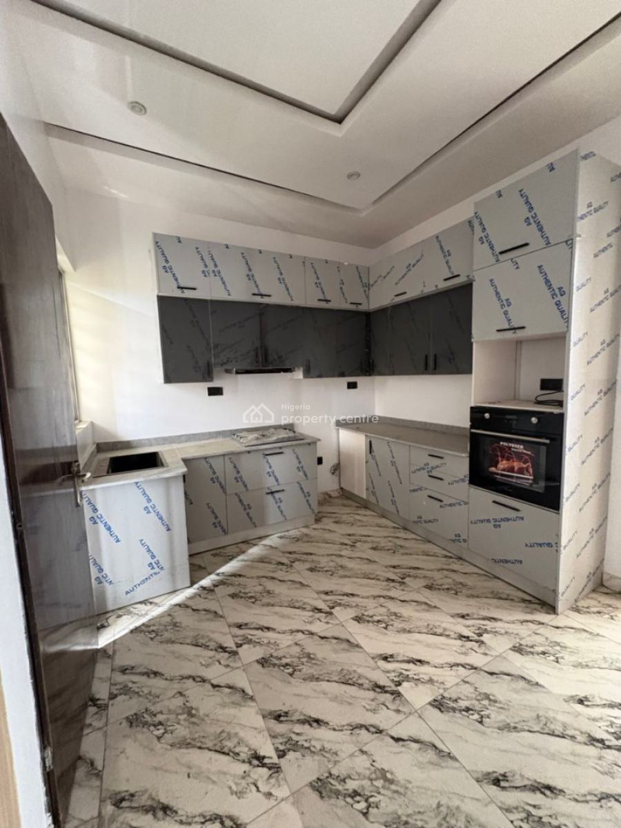 Well-renovated 3-bedroom Apartment with Laundry Room, Lekki, Lagos, Flat / Apartment for Sale