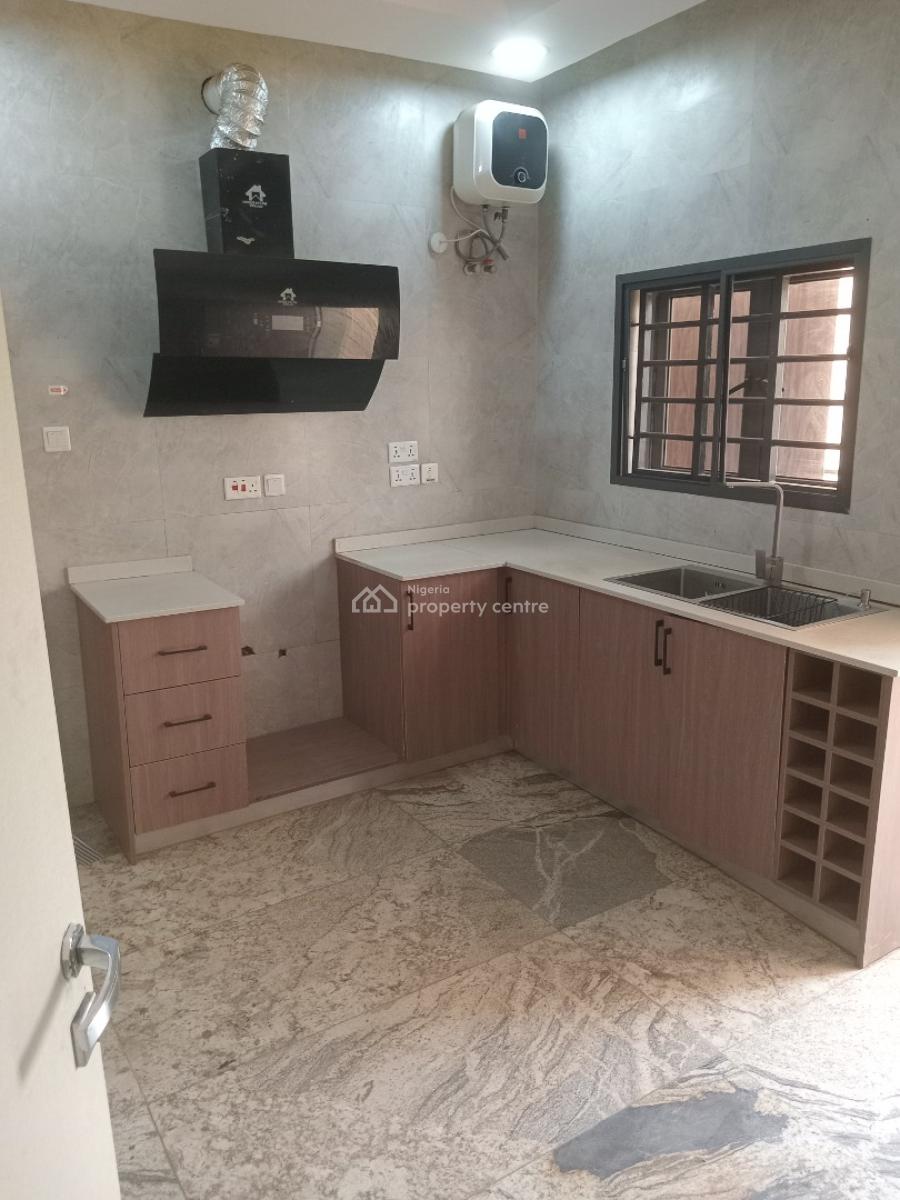 a Very Good Spacious 3 Bedroom Flat with 1bq, Off Ademola Adetokunbo Crescent, Wuse 2, Abuja, Flat / Apartment for Rent
