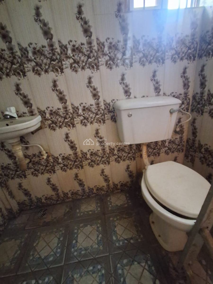 a Spacious 1bedroom Flat Upstairs, Badore Ajah, Ajah, Lagos, Flat / Apartment for Rent