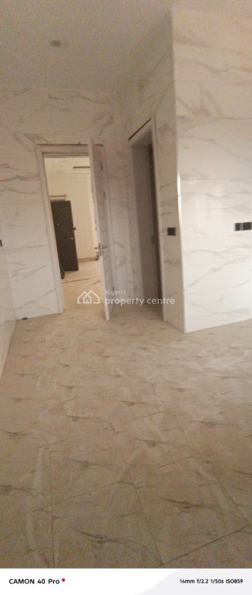 Luxury 3 Bedroom Flat Upstairs in Lekki Right By Ikate, By Nike Art Gallery, Lekki Phase 1, Lekki, Lagos, Flat / Apartment for Rent