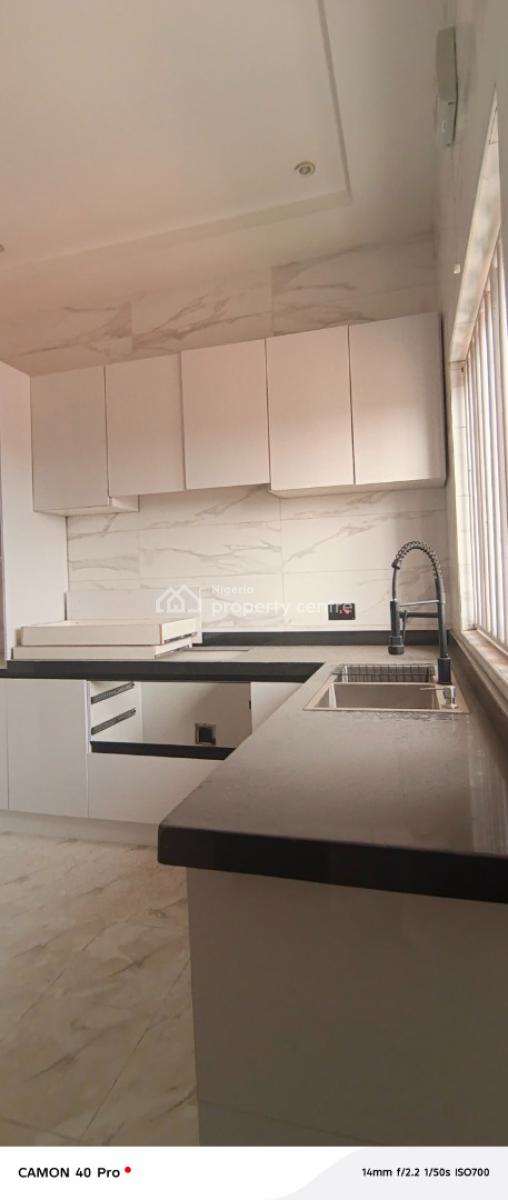 Luxury 3 Bedroom Flat Upstairs in Lekki Right By Ikate, By Nike Art Gallery, Lekki Phase 1, Lekki, Lagos, Flat / Apartment for Rent