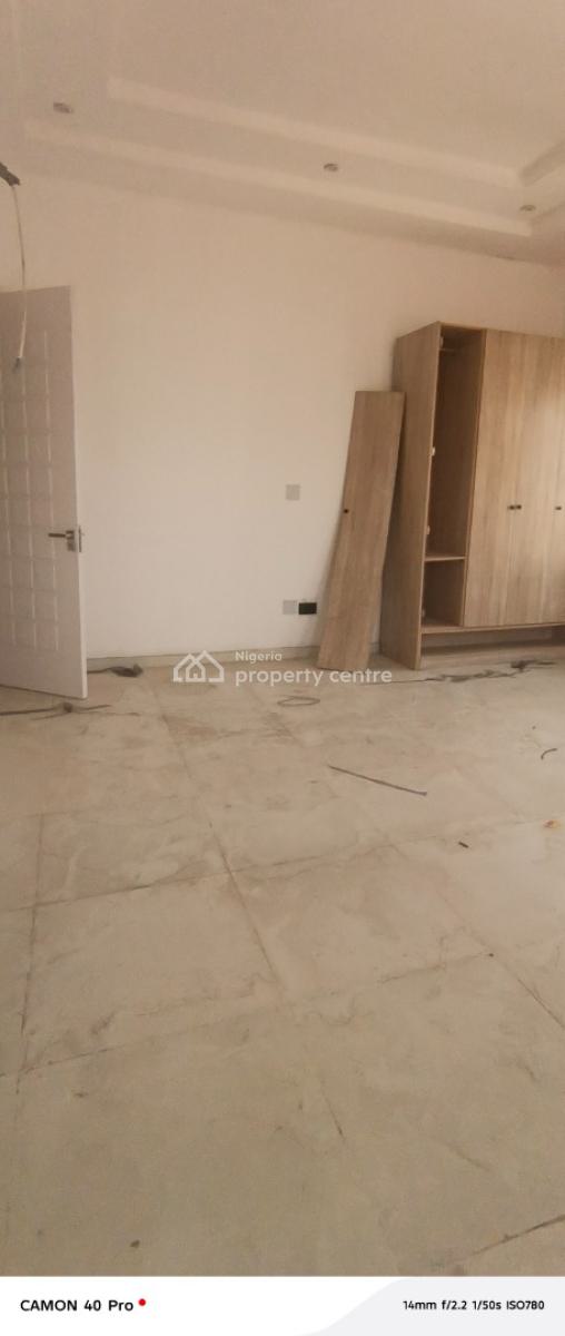 Luxury 3 Bedroom Flat Upstairs in Lekki Right By Ikate, By Nike Art Gallery, Lekki Phase 1, Lekki, Lagos, Flat / Apartment for Rent