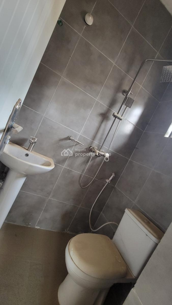 Five(5) Bedrooms Detached Duplex!, Crown Estate, Von Road Off Airport Road, Lugbe District, Abuja, Detached Duplex for Sale