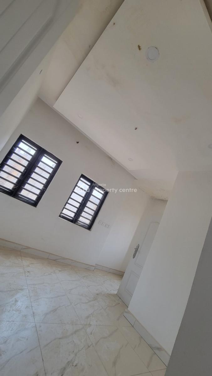 Five(5) Bedrooms Detached Duplex!, Crown Estate, Von Road Off Airport Road, Lugbe District, Abuja, Detached Duplex for Sale