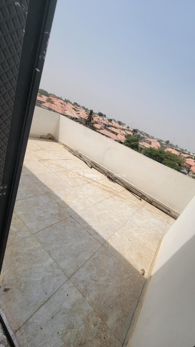 Five(5) Bedrooms Detached Duplex!, Crown Estate, Von Road Off Airport Road, Lugbe District, Abuja, Detached Duplex for Sale