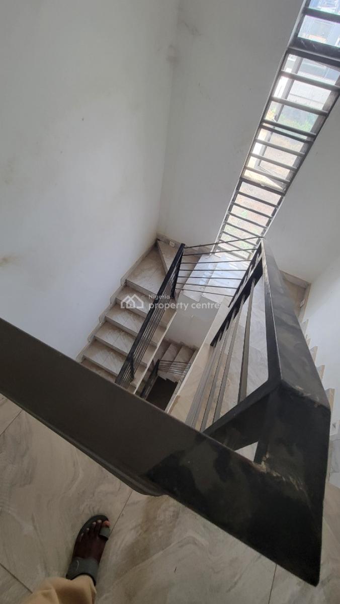 Five(5) Bedrooms Detached Duplex!, Crown Estate, Von Road Off Airport Road, Lugbe District, Abuja, Detached Duplex for Sale