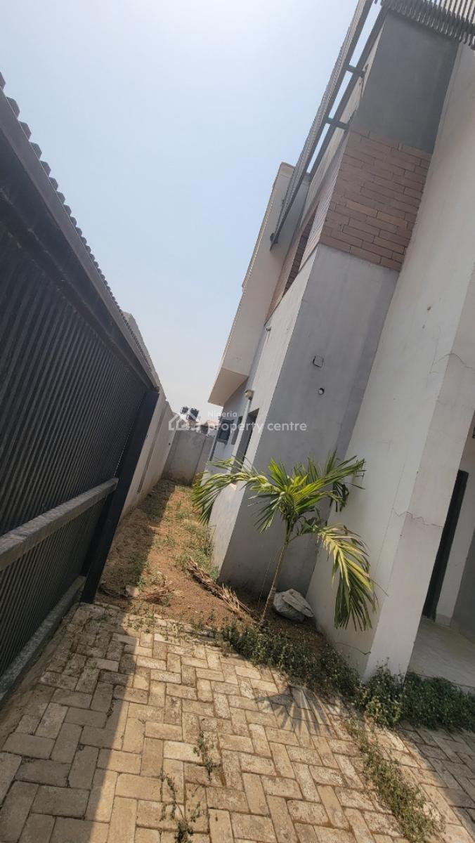 Five(5) Bedrooms Detached Duplex!, Crown Estate, Von Road Off Airport Road, Lugbe District, Abuja, Detached Duplex for Sale