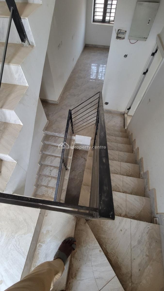 Five(5) Bedrooms Detached Duplex!, Crown Estate, Von Road Off Airport Road, Lugbe District, Abuja, Detached Duplex for Sale