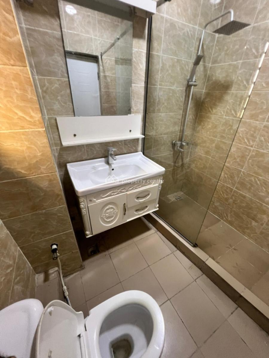 a Well Built 2 Bedroom Flat, Pepperoni, Lekki Phase 2, Lekki, Lagos, Flat / Apartment for Rent