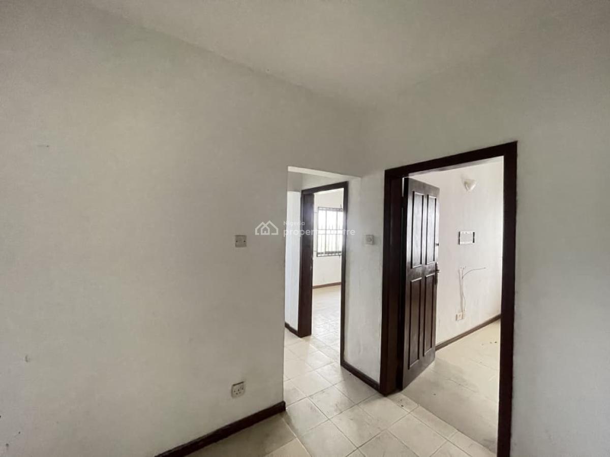 Spacious Self Serviced 3 Bedroom Apartment, Off Conservation Road, Olugboragan Axis, Ikota, Lekki, Lagos, Flat / Apartment for Rent
