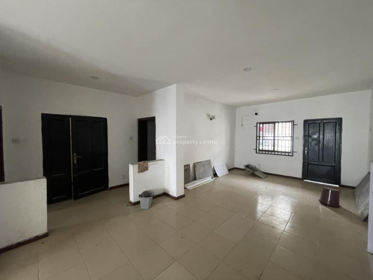 Spacious Self Serviced 3 Bedroom Apartment, Off Conservation Road, Olugboragan Axis, Ikota, Lekki, Lagos, Flat / Apartment for Rent