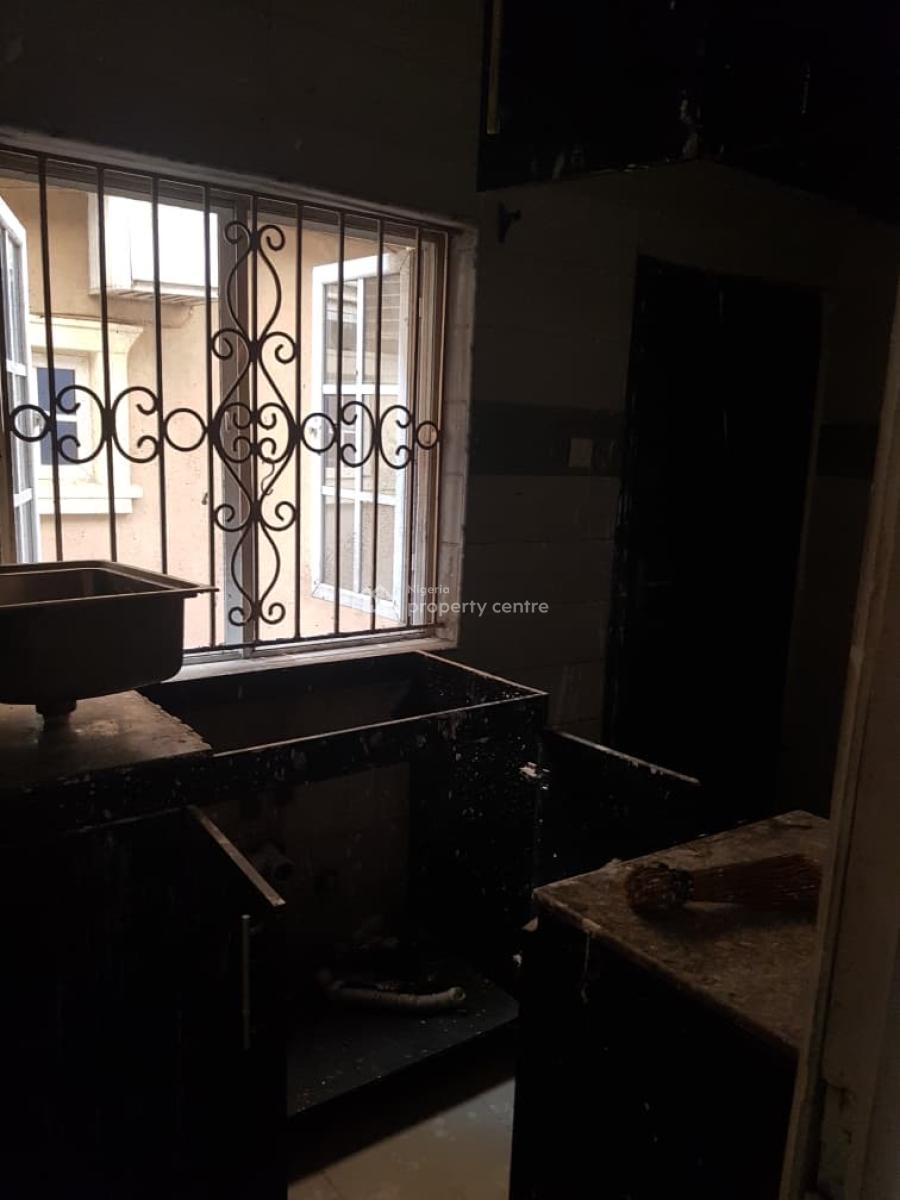 3 Bedroom Apartment in a Secured Neighborhood, Hill View Estate, Via Omole Phase 2, Olowora, Magodo, Lagos, Flat / Apartment for Rent