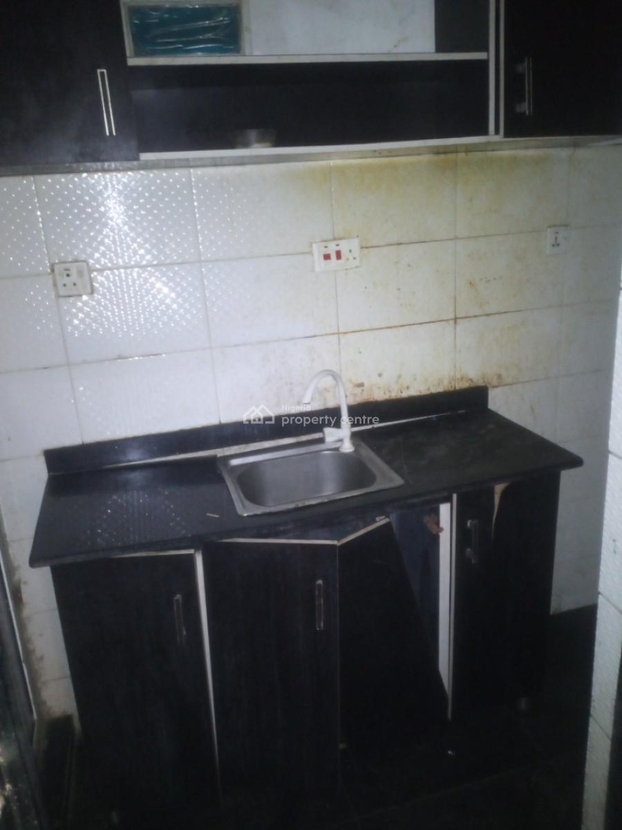 2 Bedroom, Natafe Street Off Babs Animashun, Surulere, Lagos, Flat / Apartment for Rent
