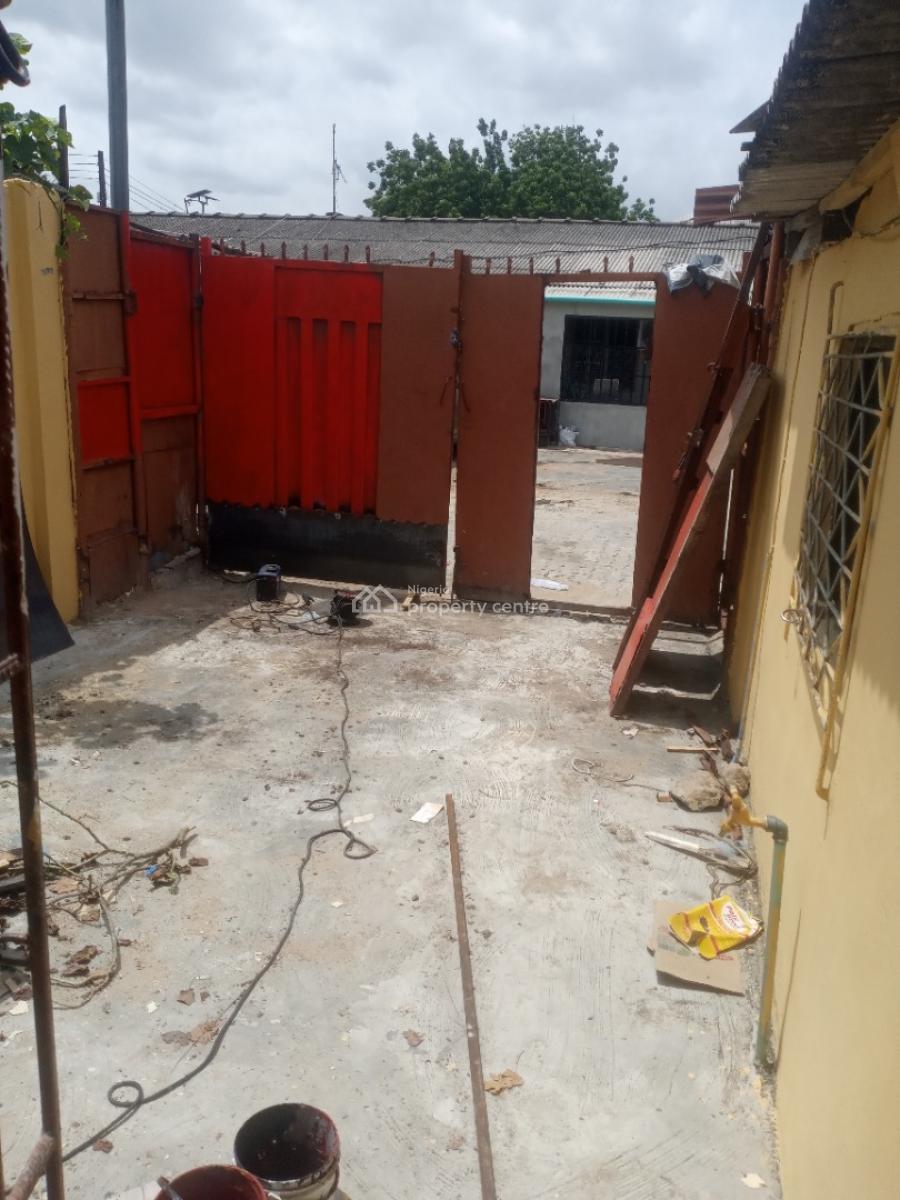 2 Bedroom Bungalow Self Compound, Akerela, Surulere, Lagos, Flat / Apartment for Rent