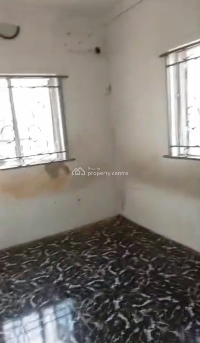 Decent Spacious 2 Bedroom Apartment, Off Cole Street Lawanson Ikate, Surulere, Lagos, Flat / Apartment for Rent