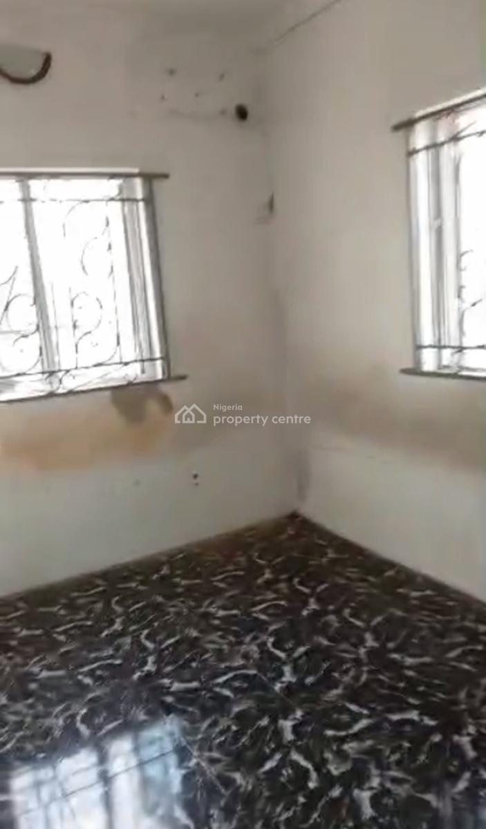 Decent Spacious 2 Bedroom Apartment, Off Cole Street Lawanson Ikate, Surulere, Lagos, Flat / Apartment for Rent