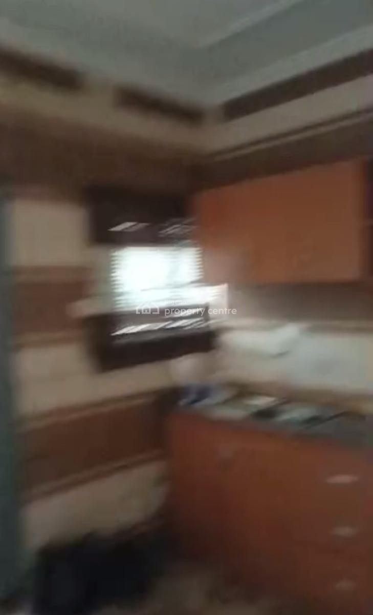 Decent Spacious 2 Bedroom Apartment, Off Cole Street Lawanson Ikate, Surulere, Lagos, Flat / Apartment for Rent