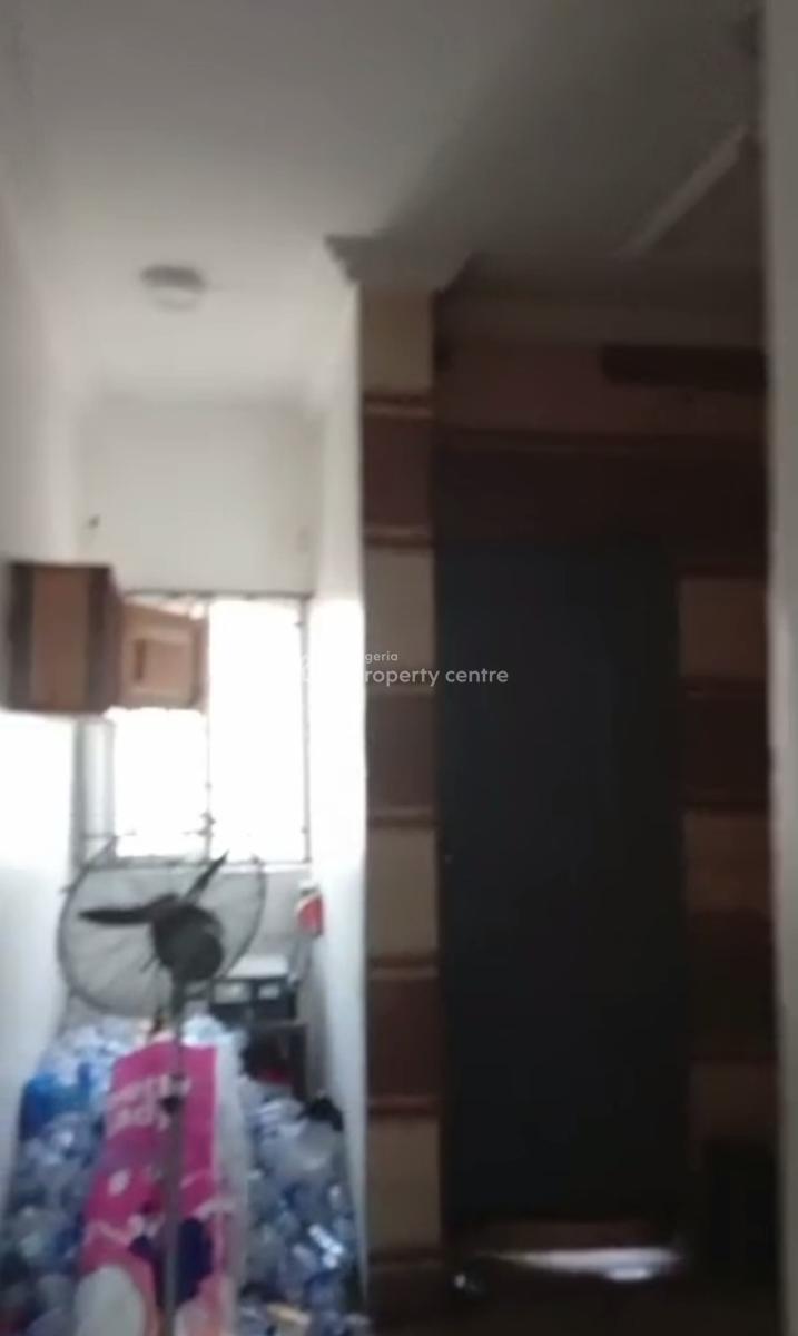 Decent Spacious 2 Bedroom Apartment, Off Cole Street Lawanson Ikate, Surulere, Lagos, Flat / Apartment for Rent