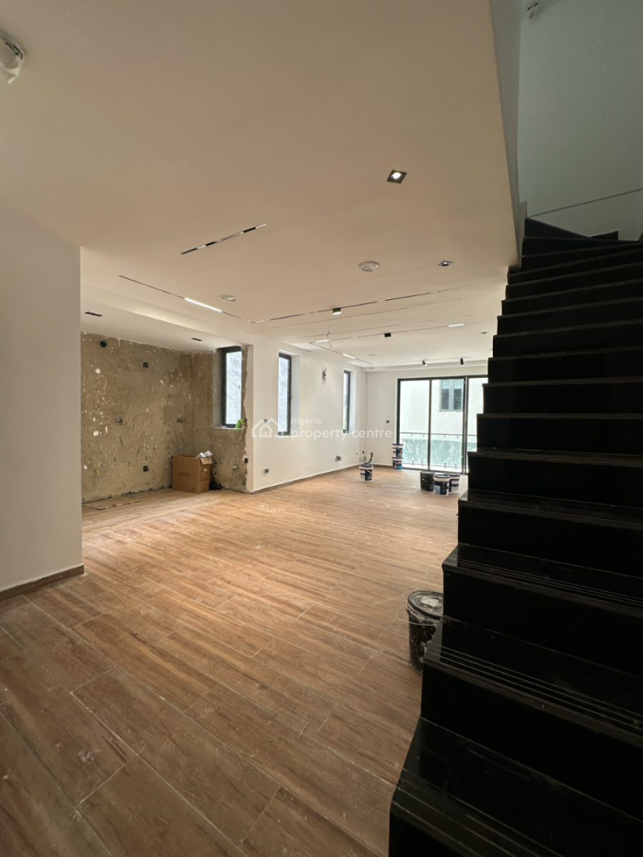 Exclusive 2 Bedroom Maisonette, Lekki Phase 1, Lekki, Lagos, Flat / Apartment for Rent