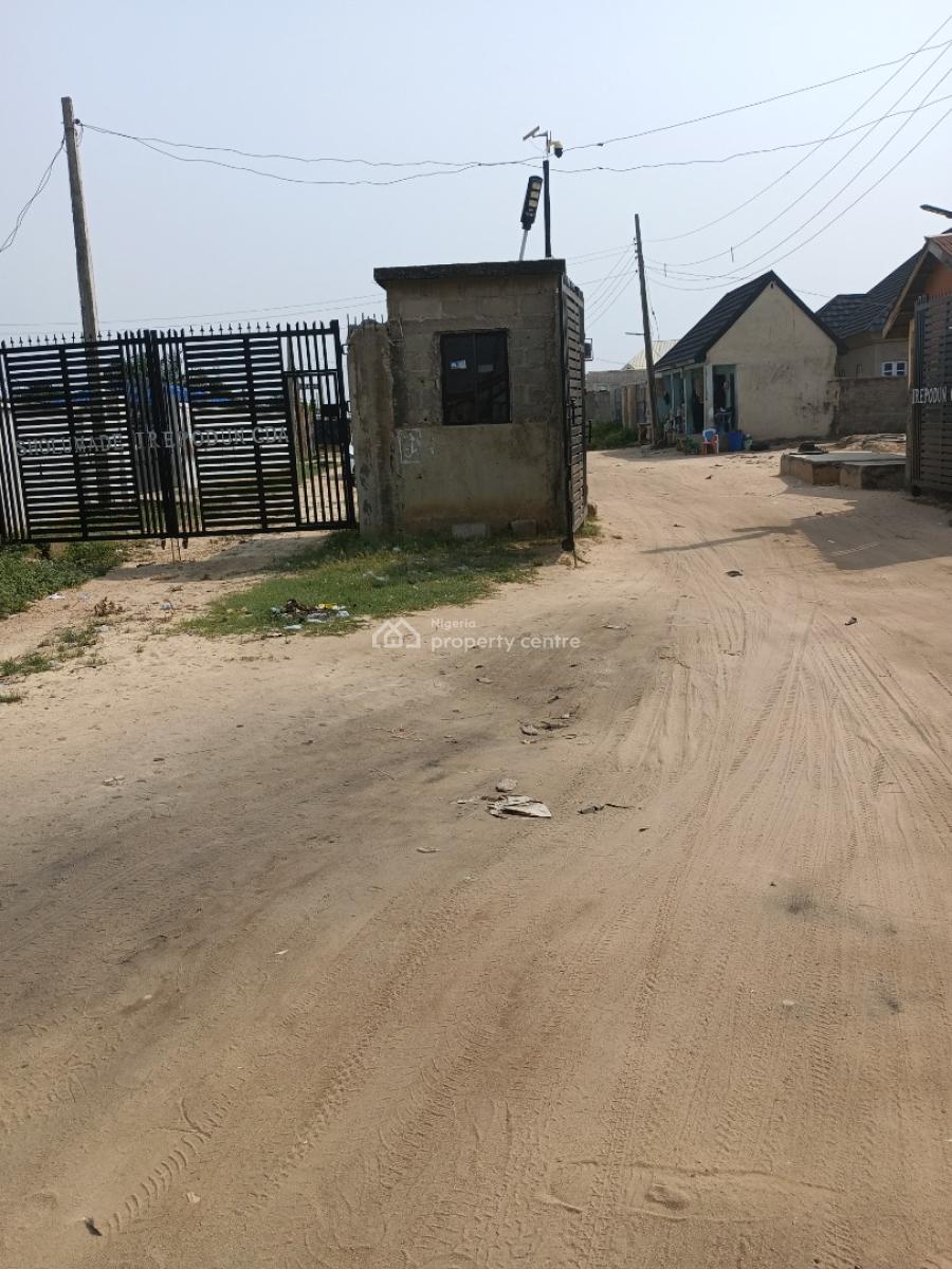 a Bungalow in an Estate, Sholumade Irepodun Estate Macaulay Bus Stop, Igbogbo, Ikorodu, Lagos, Detached Bungalow for Sale