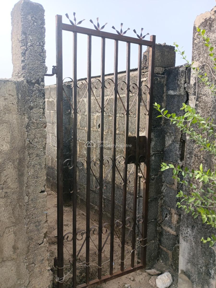 a Bungalow in an Estate, Sholumade Irepodun Estate Macaulay Bus Stop, Igbogbo, Ikorodu, Lagos, Detached Bungalow for Sale