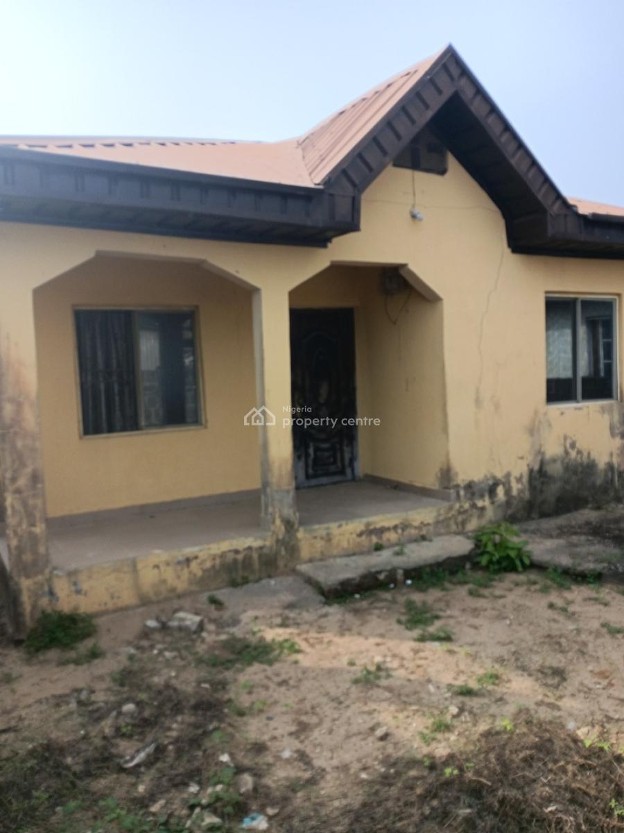 a Bungalow in an Estate, Sholumade Irepodun Estate Macaulay Bus Stop, Igbogbo, Ikorodu, Lagos, Detached Bungalow for Sale